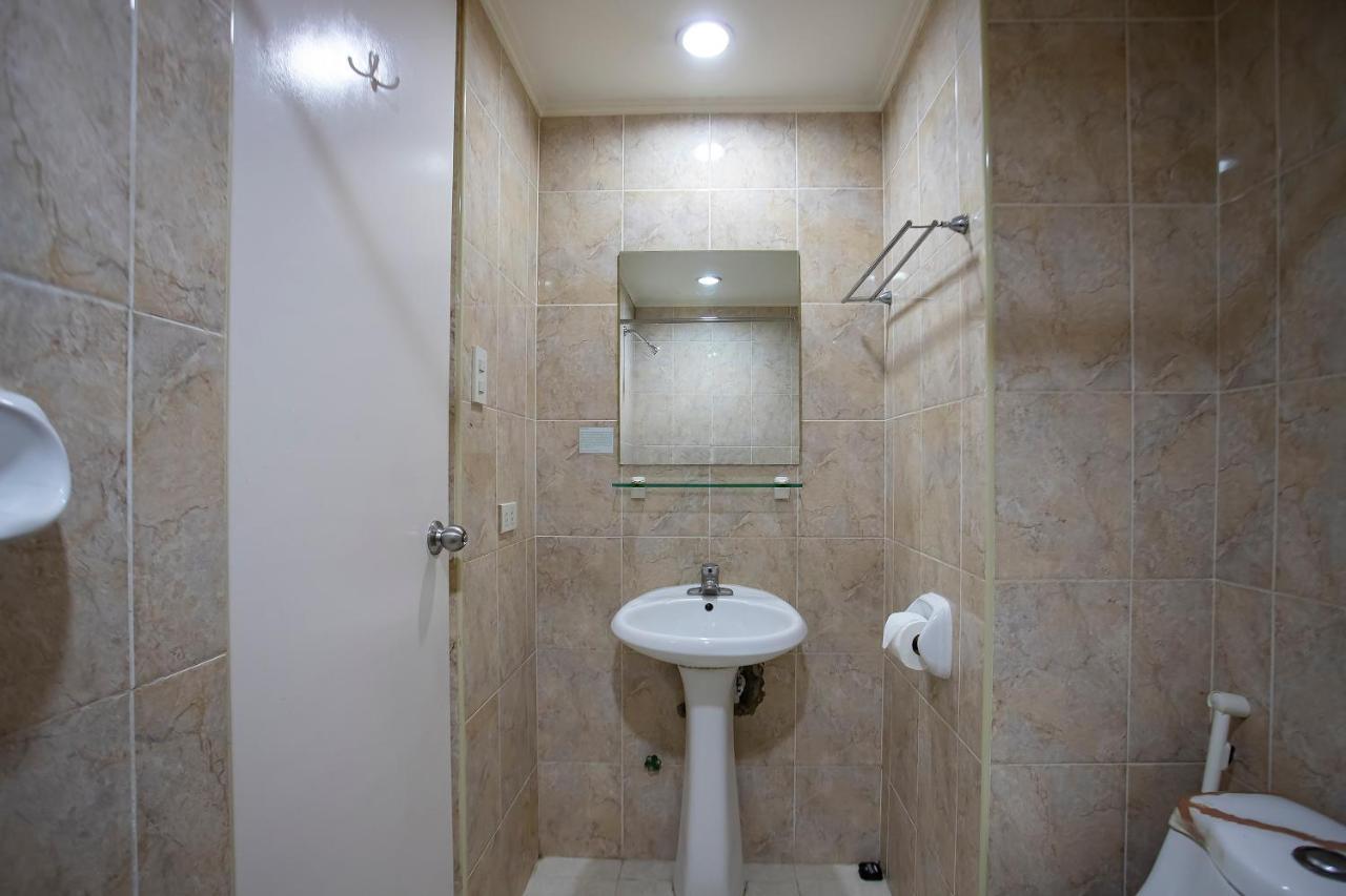 Oyo 821 Connector Hostel Makati City Exterior photo