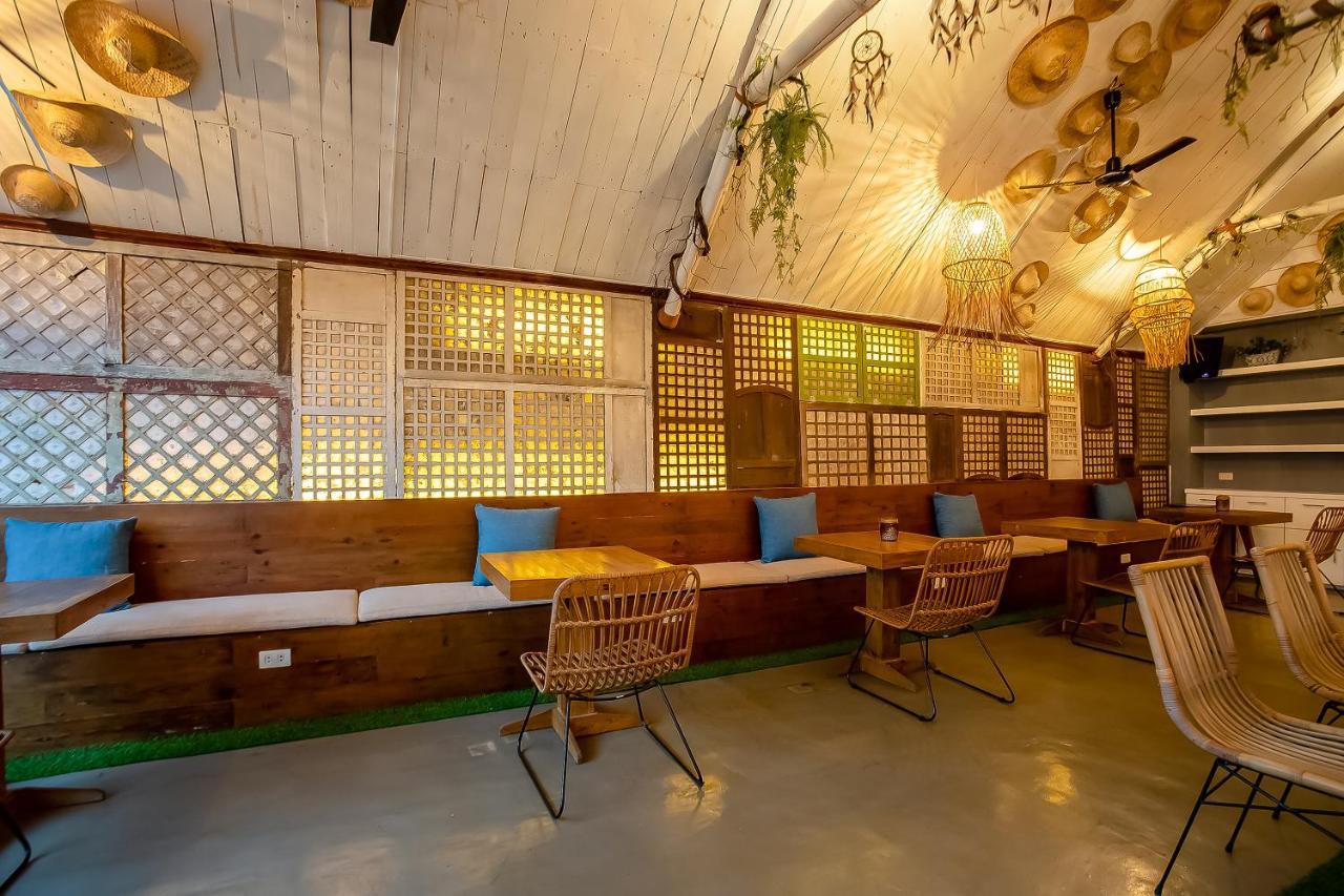 Oyo 821 Connector Hostel Makati City Exterior photo