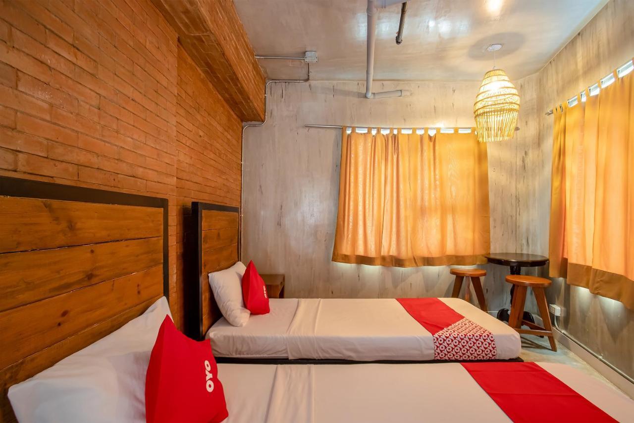 Oyo 821 Connector Hostel Makati City Exterior photo